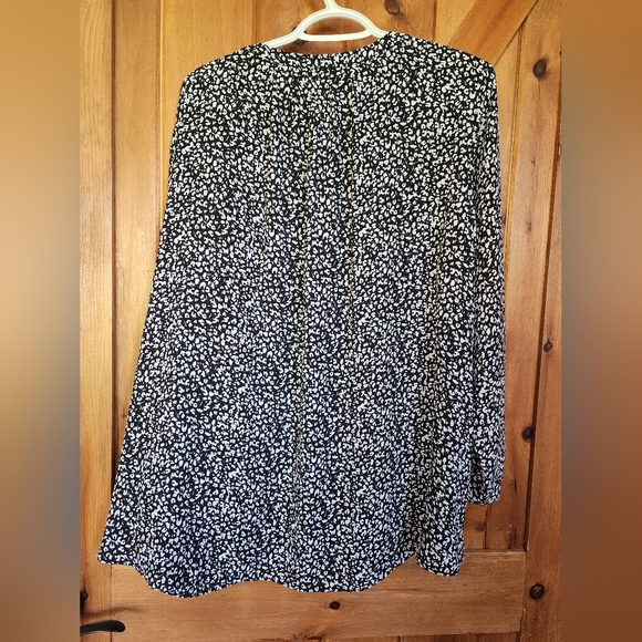 Women's Black and White Patterned Top - Size 2x - Picture 4 of 5